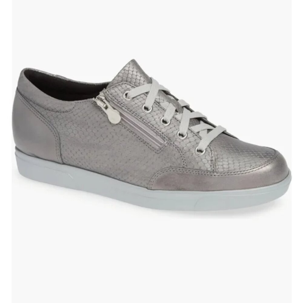 Munro's Snakeskin Embossed Leather Lace-up Sneakers Size 8